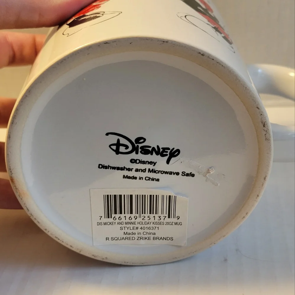 NWOT Disney Mickey And Minnie Holiday Kisses 20 Oz. Mug